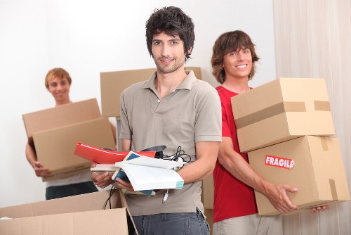 Local moving service handling boxes and bulky items in Barnes